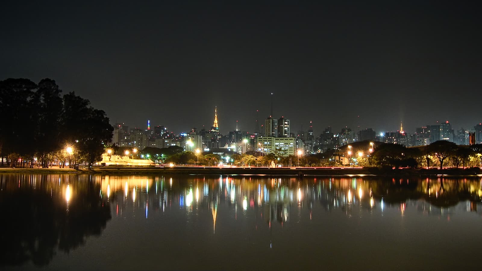 The São Paulo skyline photographed close to the period of the Richthofen case