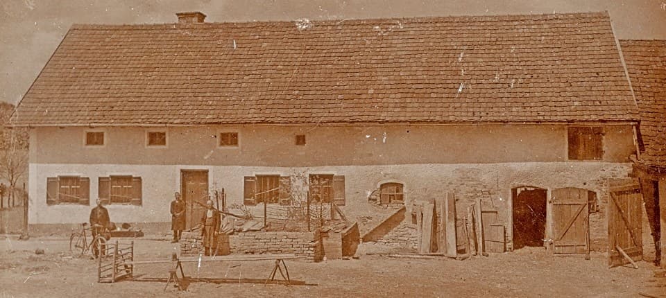Historical photograph of the Hinterkaifeck farmstead before 1922